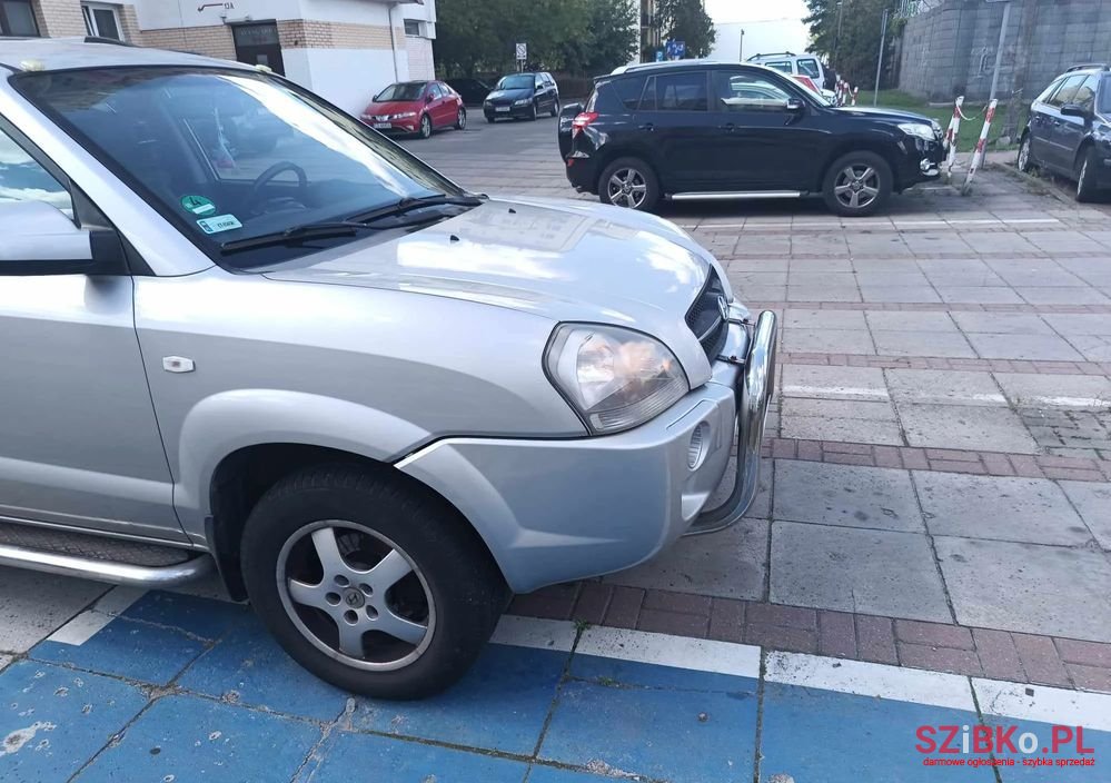 2006' Hyundai Tucson 2.0 Comfort 2Wd photo #2