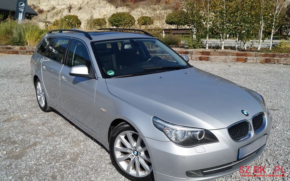 2010' BMW 5 Series photo #3