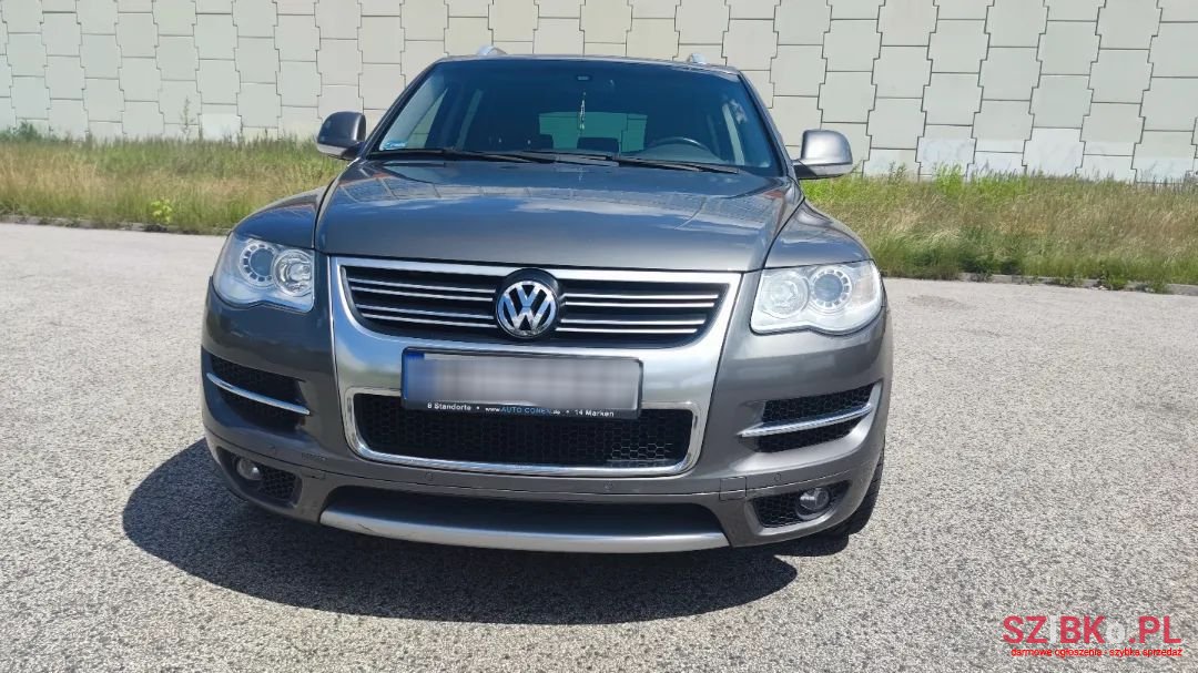 2009' Volkswagen Touareg photo #2