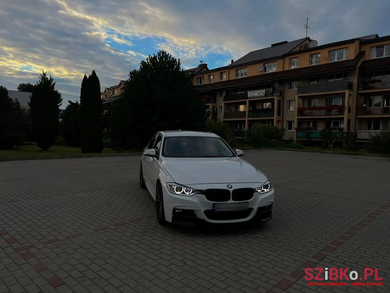 2012' BMW 3 Series photo #2