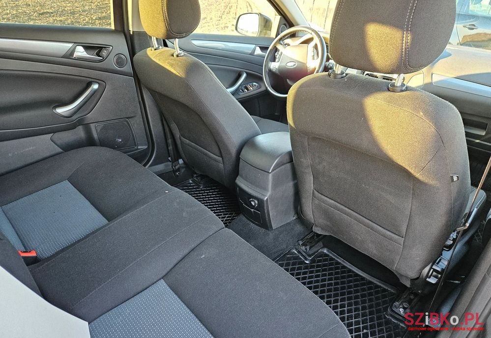 2010' Ford Mondeo 2.0 Tdci Ambiente photo #6