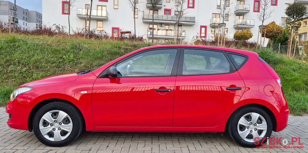 2010' Hyundai i30 photo #2