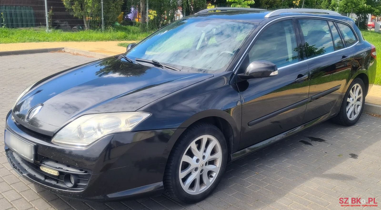 2008' Renault Laguna photo #1