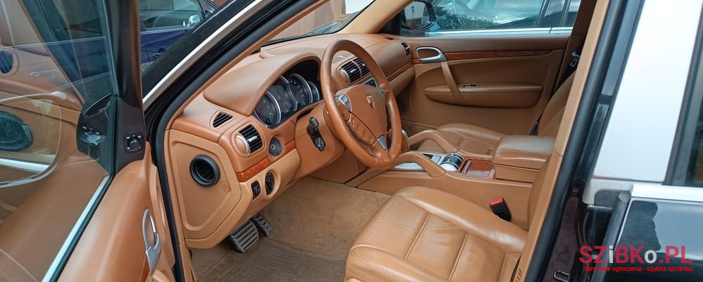 2005' Porsche Cayenne photo #2
