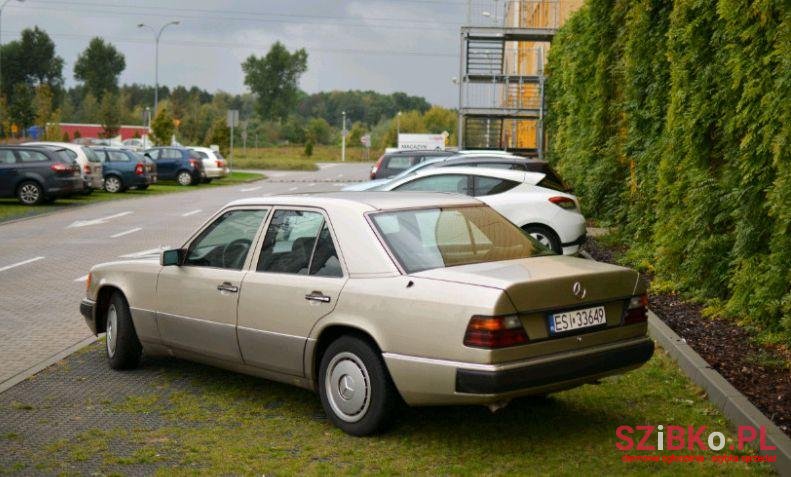 1989' Mercedes-Benz 124 photo #1