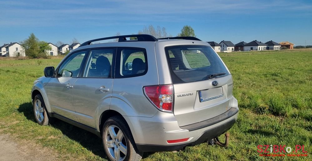 2010' Subaru Forester 2.0X Comfort photo #5