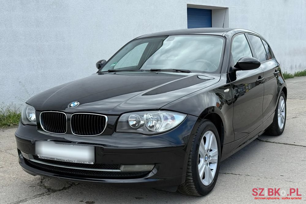 2008' BMW 1 Series 118I photo #2