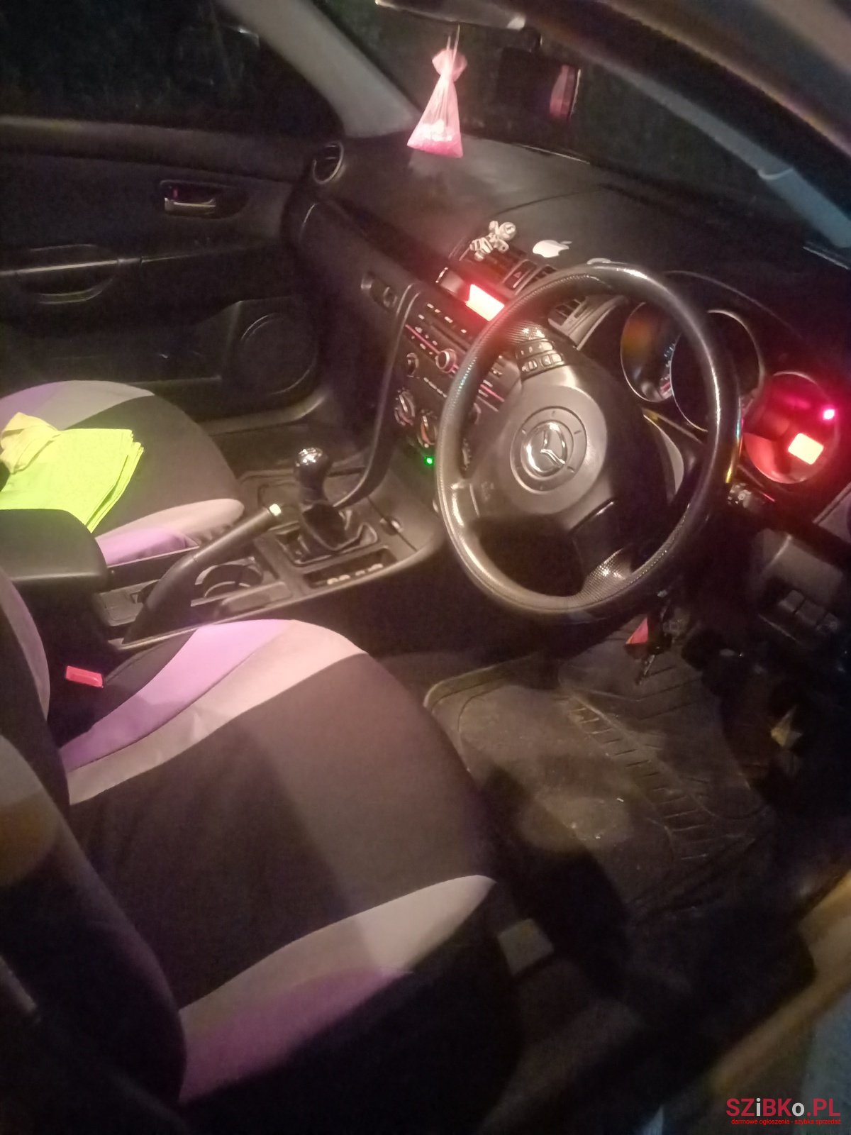 2006' Mazda 3 Right hand photo #1