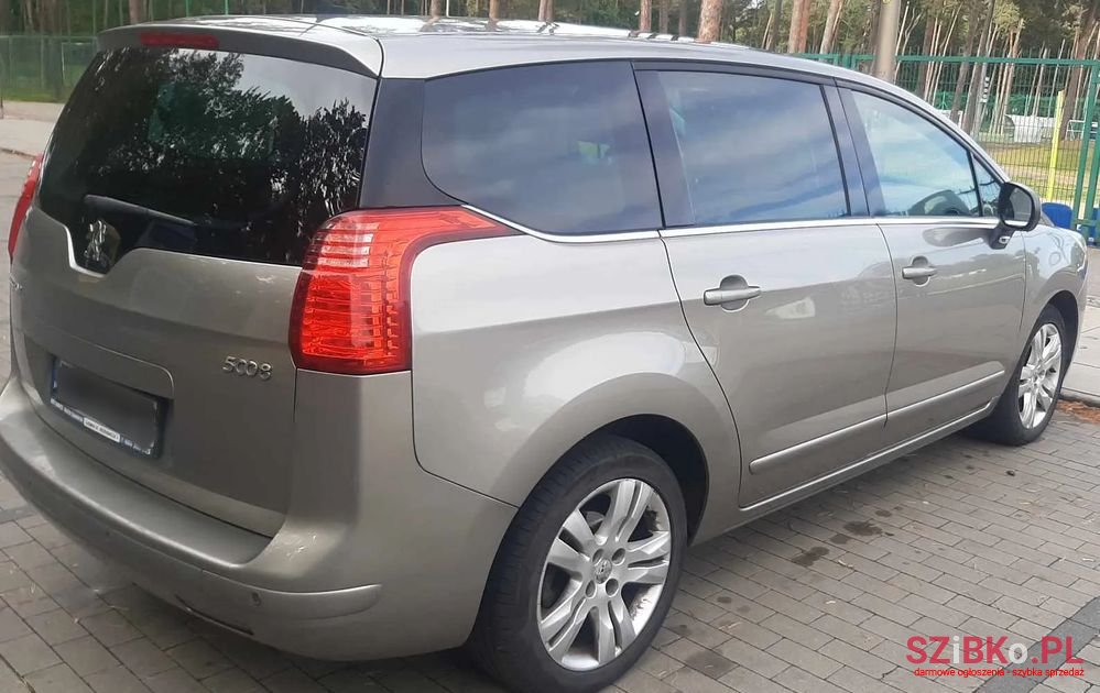 2010' Peugeot 5008 photo #4