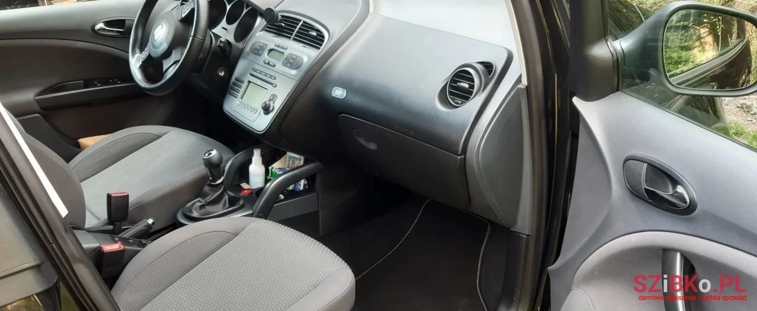 2008' SEAT Altea XL photo #5