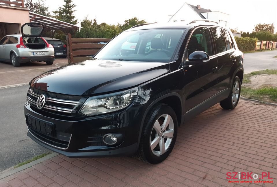 2011' Volkswagen Tiguan photo #2