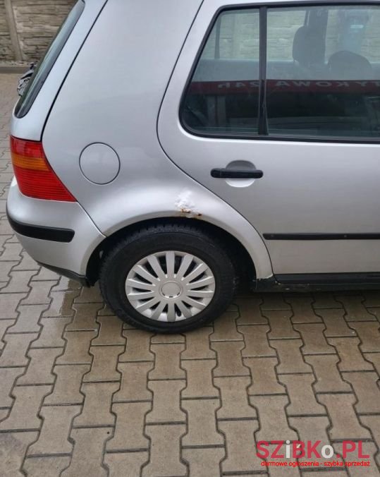 2001' Volkswagen Golf photo #6