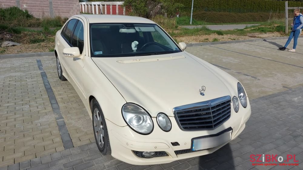 2008' Mercedes-Benz E-Class 200 Cdi photo #4