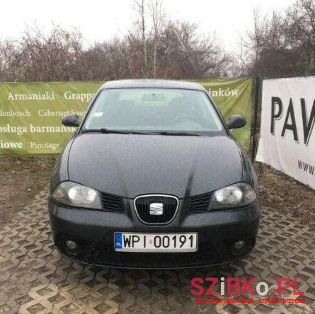 2010' SEAT Ibiza photo #2