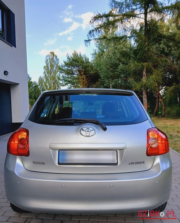 2009' Toyota Auris photo #3