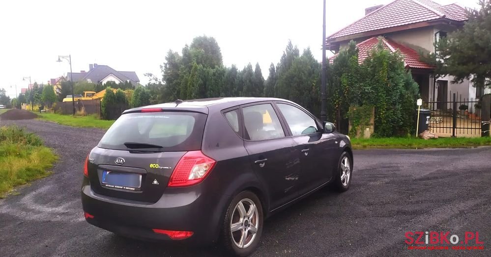 2011' Kia Ceed photo #6