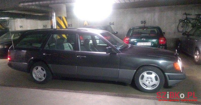 1992' Mercedes-Benz 124 photo #1