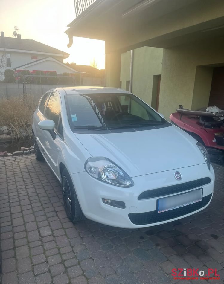 2013' Fiat Punto Evo photo #2