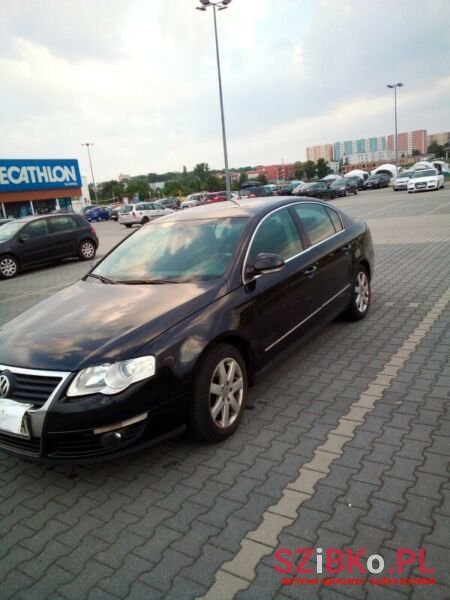 2005' Volkswagen Passat photo #4