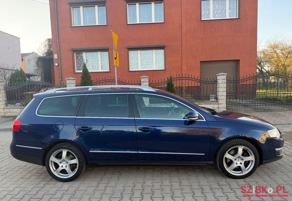 2009' Volkswagen Passat photo #6