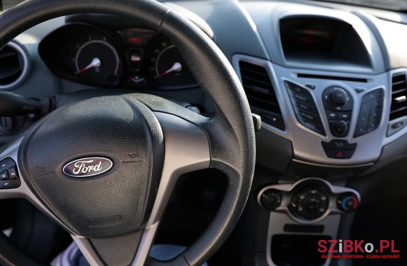 2011' Ford Fiesta photo #5