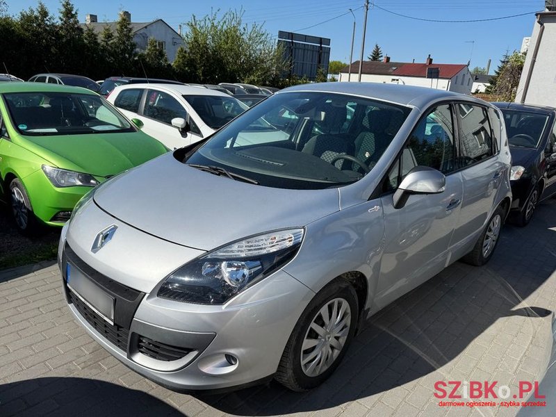 2011' Renault Scenic photo #1