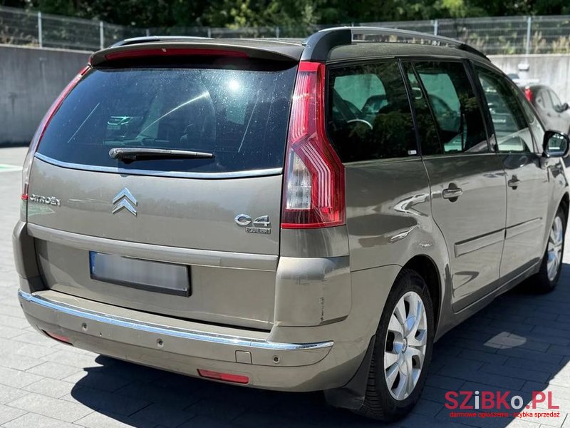 2009' Citroen C4 Grand Picasso photo #2