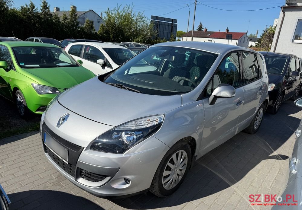 2011' Renault Scenic photo #1