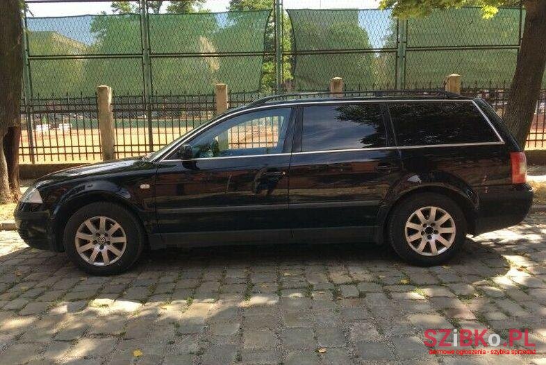 2002' Volkswagen Passat photo #1