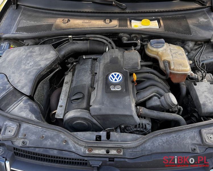 2002' Volkswagen Passat 1.6 Basis photo #3