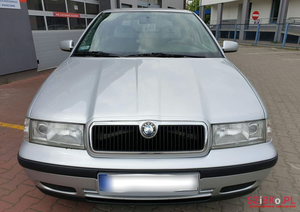 2001' Skoda Octavia 1.6 Classic photo #1
