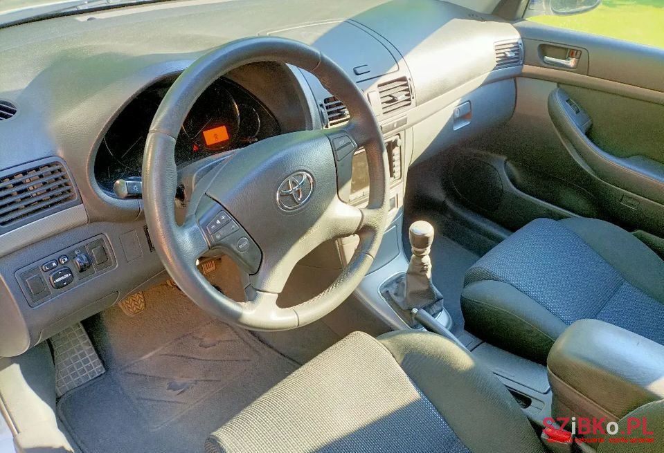 2007' Toyota Avensis photo #5