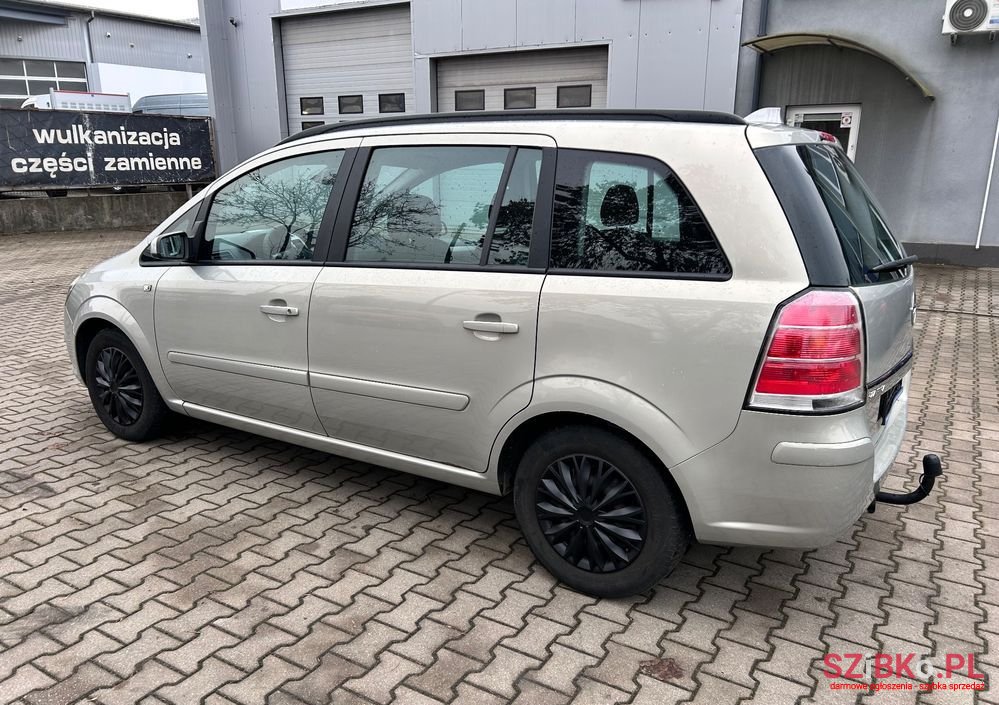 2006' Opel Zafira 1.8 Family Plus photo #2