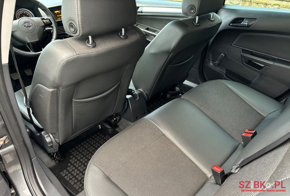 2010' Opel Astra 1.8 Caravan photo #6