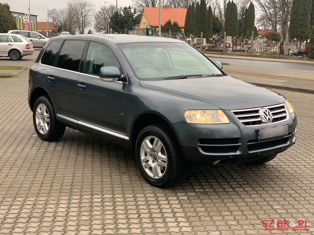 2004' Volkswagen Touareg photo #4
