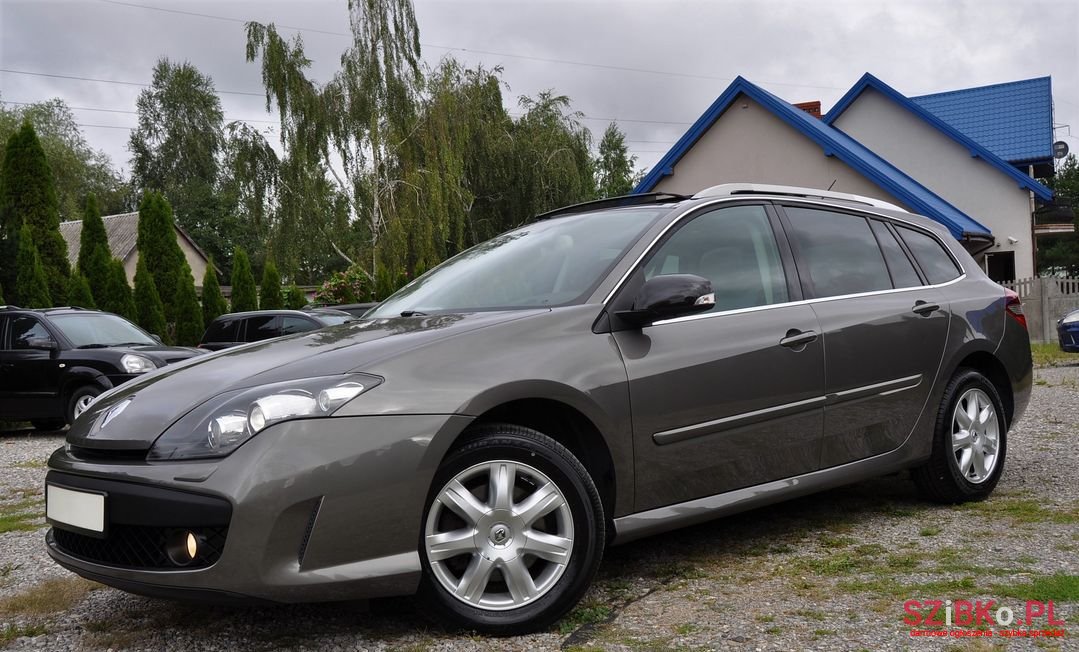 2010' Renault Laguna photo #1