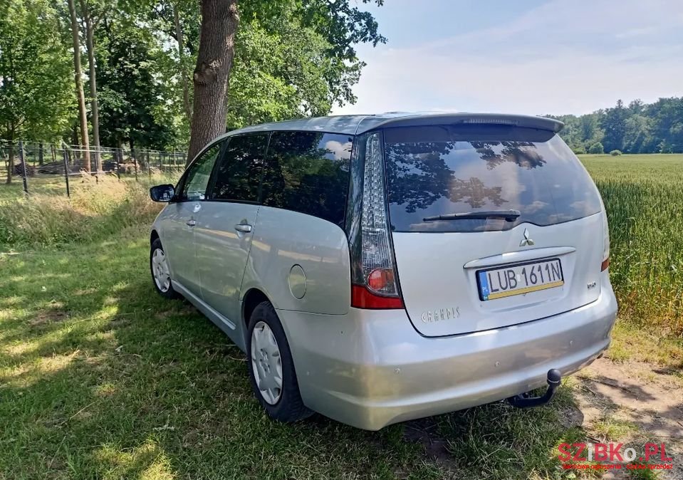 2006' Mitsubishi Grandis photo #4