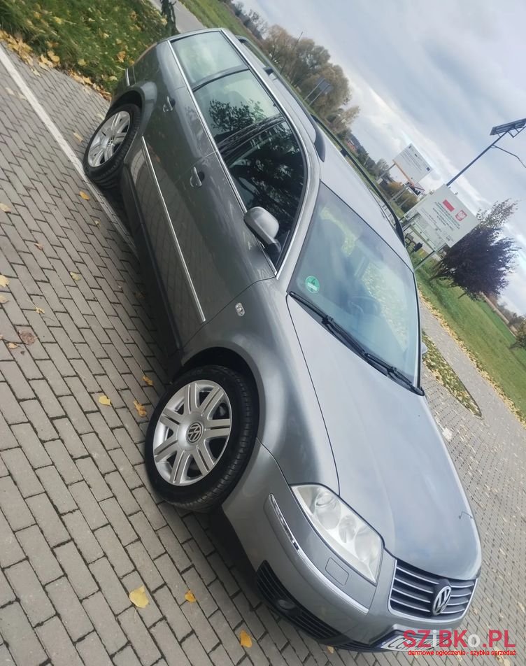2002' Volkswagen Passat photo #2