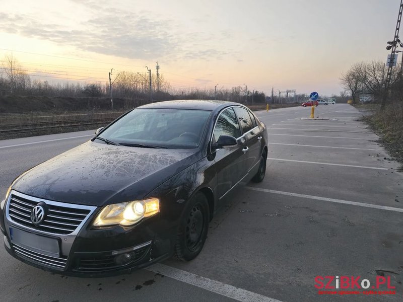 2008' Volkswagen Passat 2.0 Tdi Highline photo #2