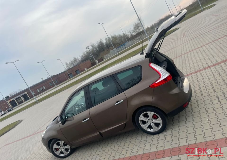 2009' Renault Grand Scenic photo #4