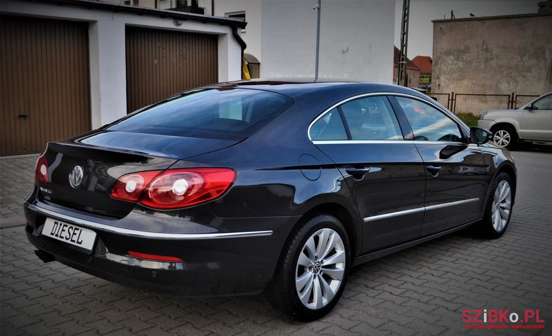 2010' Volkswagen Passat photo #6