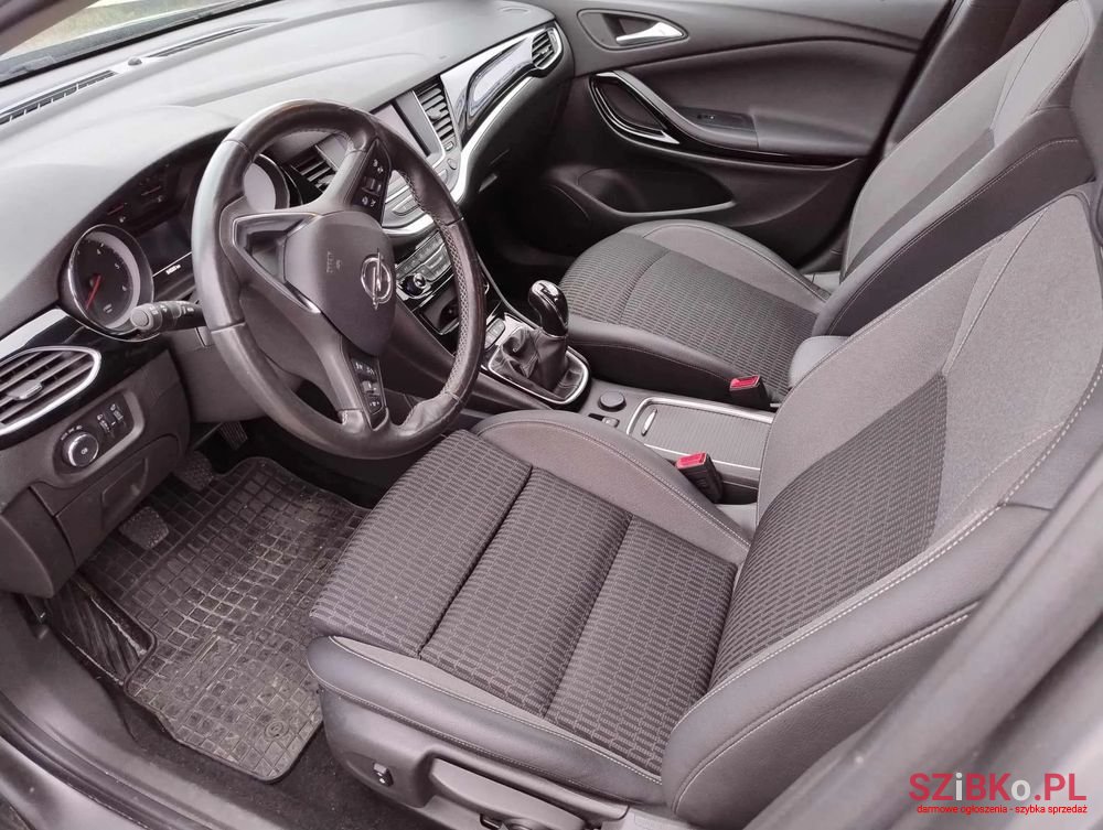 2020' Opel Astra photo #5