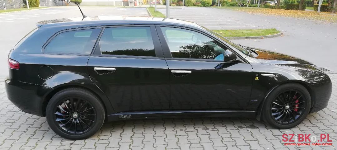 2011' Alfa Romeo 159 photo #5