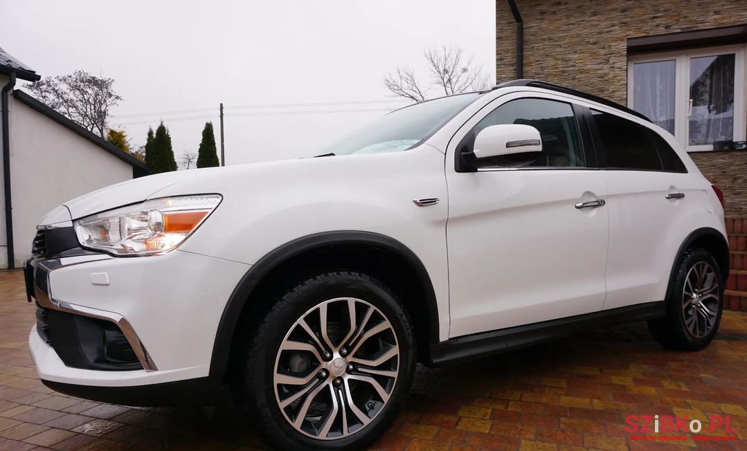 2017' Mitsubishi ASX photo #2