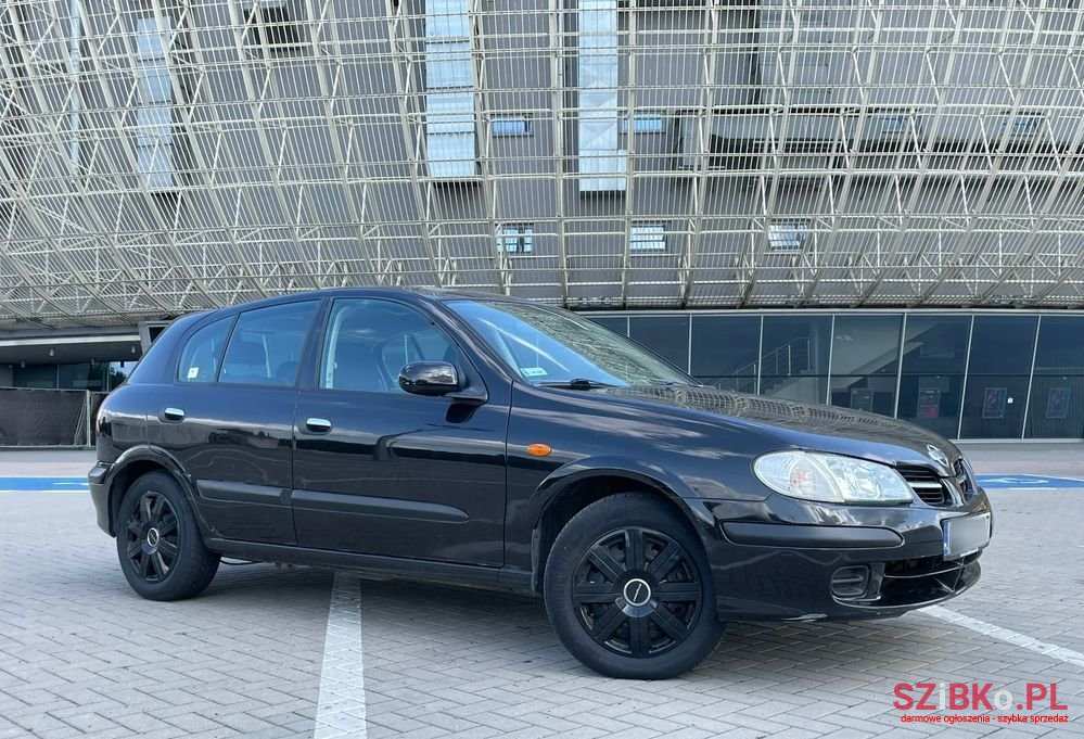 2001' Nissan Almera photo #2