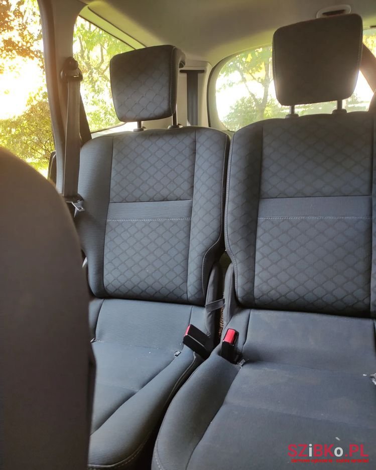 2010' Renault Grand Scenic photo #3