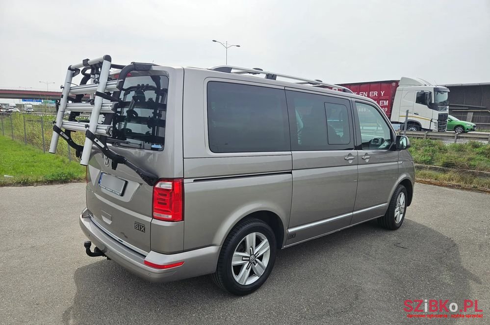 2017' Volkswagen Multivan photo #6