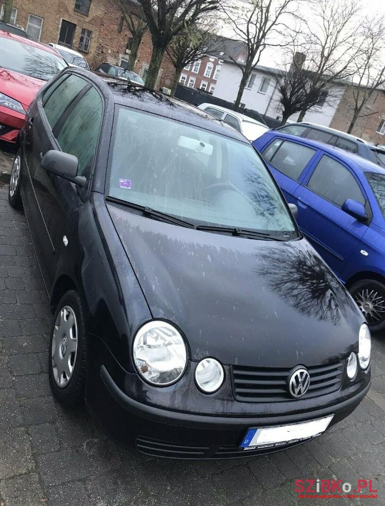 2004' Volkswagen Polo photo #2
