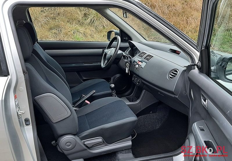 2009' Suzuki Swift photo #6