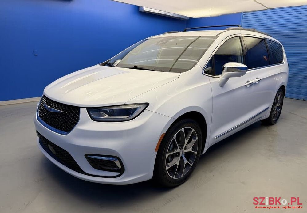 2021' Chrysler Pacifica photo #3